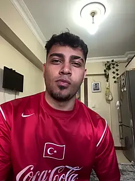 Snapshot of astoperaa chatting on 11/08/25, 09:09 astoperaa online show from 11/08/25, 09:09