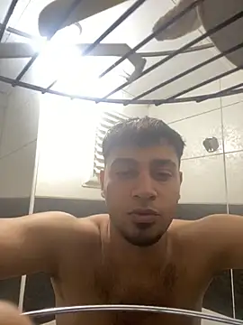 Snapshot of astoperaa chatting on 11/20/25, 07:35 astoperaa online show from 11/20/25, 07:35