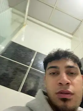 Snapshot of astoperaa chatting on 02/05/26, 04:33 astoperaa online show from 02/05/26, 04:33