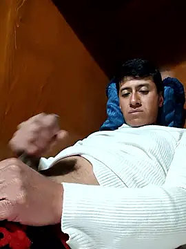 Snapshot of Carlos27hot chatting on 01/16/26, 07:23 Carlos27hot online show from 01/16/26, 07:23