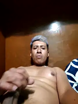 Snapshot of Carlos27hot chatting on 02/18/26, 08:10 Carlos27hot online show from 02/18/26, 08:10