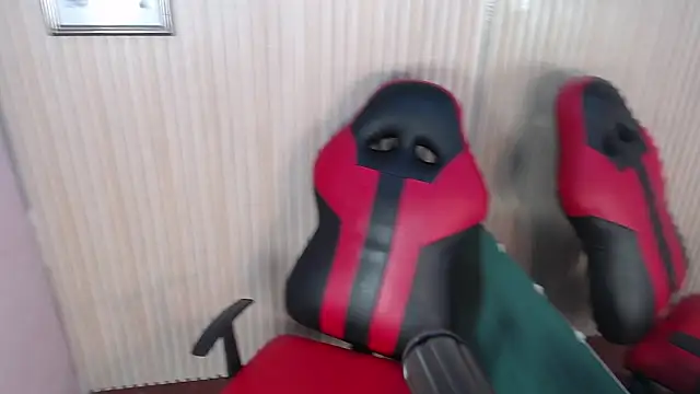 Snapshot of DEIV2_ chatting on 11/13/25, 04:55 DEIV2 online show from 11/13/25, 04:55