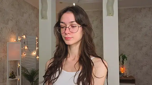 ReneeLippeatt online show from 10/04/25, 07:23