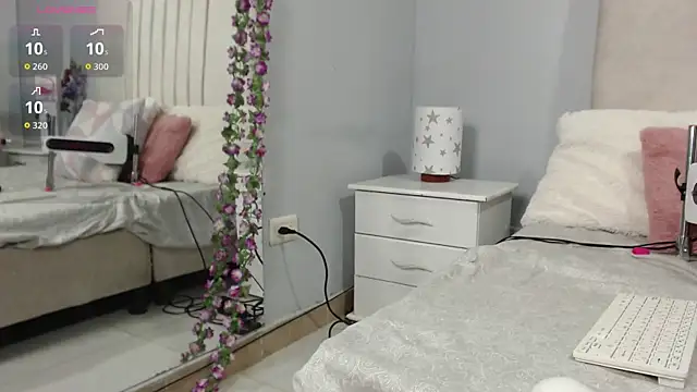 Snapshot of AmandaaWats chatting on 10/31/25, 08:32 AmandaaWats online show from 10/31/25, 08:32