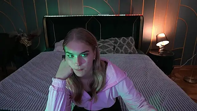 AlinaLiii online show from 11/17/25, 01:17