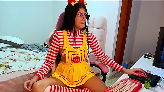 Julieta Rose19 online show from 10/31/25, 03:18