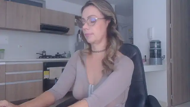 LovePaula online show from 12/14/25, 11:37