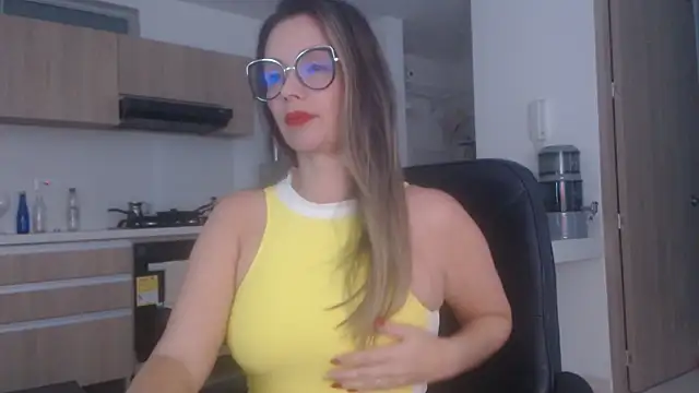Snapshot of LovePaula chatting on 06/02/26, 11:45 LovePaula online show from 06/02/26, 11:45