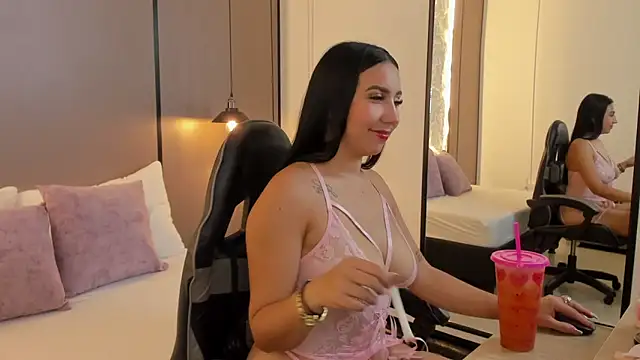 Snapshot of olivia_willoow chatting on 02/24/26, 02:42 olivia willoow online show from 02/24/26, 02:42