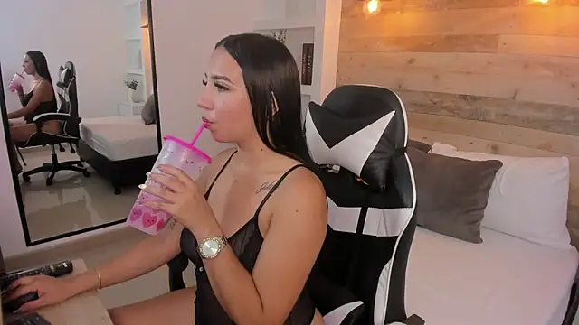 Snapshot of olivia_willoow chatting on 03/03/26, 02:50 olivia willoow online show from 03/03/26, 02:50