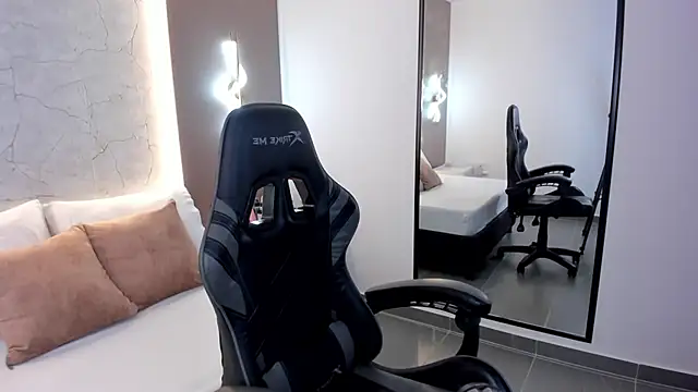 Snapshot of olivia_willoow chatting on 03/08/26, 02:37 olivia willoow online show from 03/08/26, 02:37