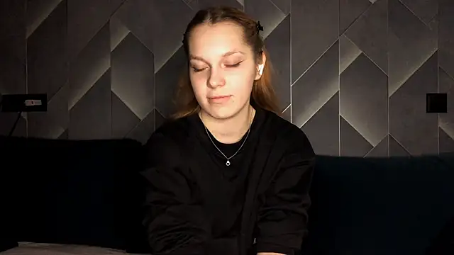 FoxLina online show from 10/20/25, 07:36