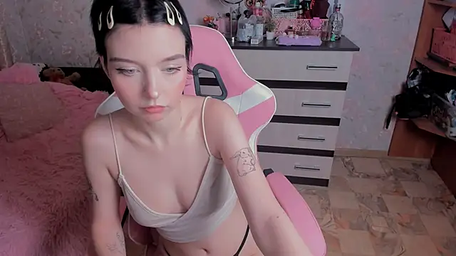 Snapshot of margopink chatting on 10/03/25, 04:48 margopink online show from 10/03/25, 04:48