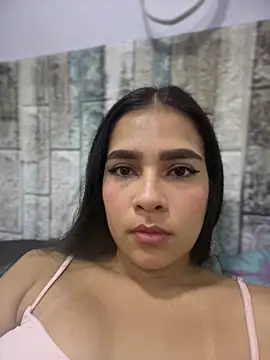Snapshot of Valery_lux16 chatting on 04/15/26, 03:52 Valery lux16 online show from 04/15/26, 03:52