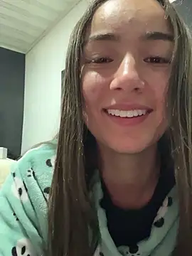 Snapshot of Innerpeace_ chatting on 10/14/25, 01:06 Innerpeace online show from 10/14/25, 01:06