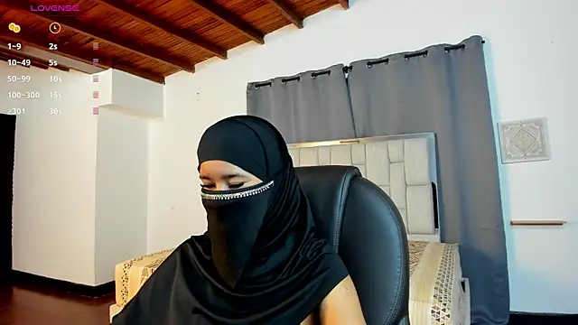 kalila latif online show from 10/27/25, 02:37