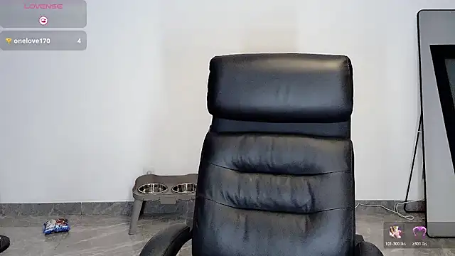 Snapshot of Goddess_Jin chatting on 10/26/25, 05:52 Goddess Jin online show from 10/26/25, 05:52