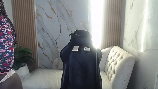 Soffia b online show from 10/28/25, 03:10