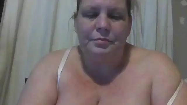 Snapshot of Lexxxi chatting on 09/22/25, 11:34 Lexxxi online show from 09/22/25, 11:34