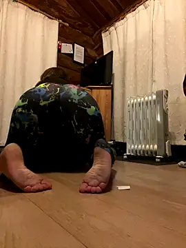 Snapshot of Reine_du_Vice84 chatting on 12/22/25, 03:58 Reine du Vice84 online show from 12/22/25, 03:58