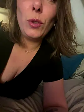 Snapshot of Reine_du_Vice84 chatting on 01/05/26, 11:52 Reine du Vice84 online show from 01/05/26, 11:52