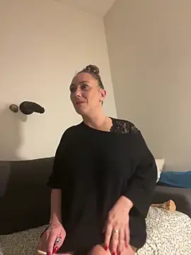 Snapshot of Reine_du_Vice84 chatting on 02/06/26, 07:02 Reine du Vice84 online show from 02/06/26, 07:02