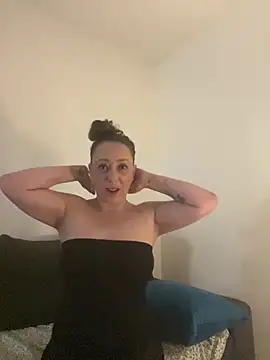 Snapshot of Reine_du_Vice84 chatting on 02/06/26, 09:40 Reine du Vice84 online show from 02/06/26, 09:40