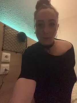 Snapshot of Reine_du_Vice84 chatting on 02/17/26, 07:42 Reine du Vice84 online show from 02/17/26, 07:42