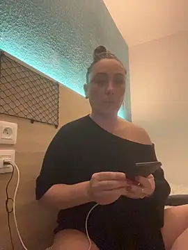 Snapshot of Reine_du_Vice84 chatting on 02/18/26, 10:33 Reine du Vice84 online show from 02/18/26, 10:33