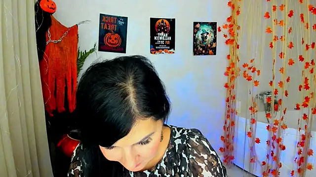 Moon Veloure1 online show from 10/26/25, 12:00