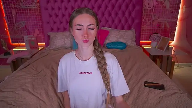 GoGoDream online show from 11/29/25, 07:00