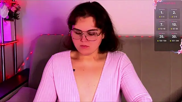 Snapshot of chatting on 10/26/25, 03:23 online show from 10/26/25, 03:23