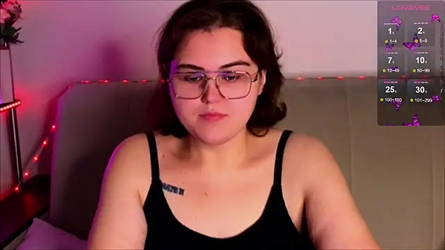 Snapshot of chatting on 11/11/25, 03:06 online show from 11/11/25, 03:06