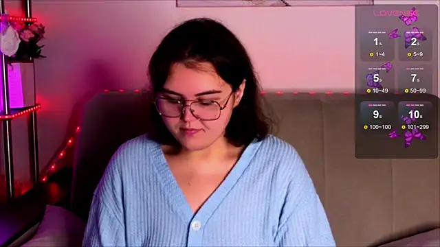 Snapshot of chatting on 11/12/25, 04:02 online show from 11/12/25, 04:02