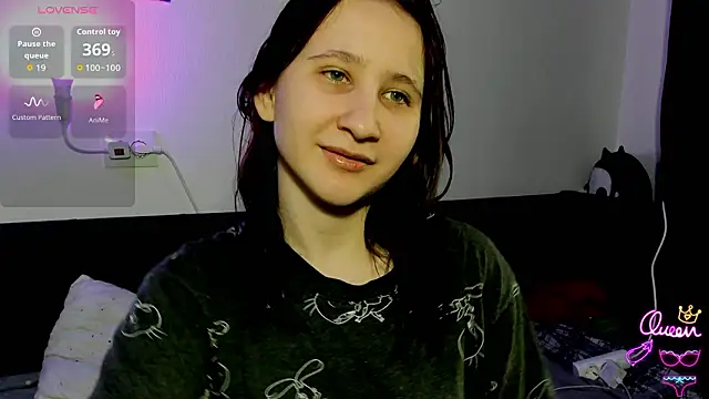 Snapshot of ChristinaFivePlus chatting on 03/18/26, 03:37 ChristinaFivePlus online show from 03/18/26, 03:37