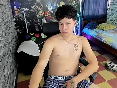 Snapshot of daniel_leon chatting on 03/08/26, 01:37 daniel leon online show from 03/08/26, 01:37