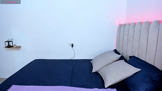 danika moriii online show from 12/17/25, 11:33