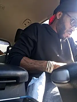 Snapshot of 214KingLonggg chatting on 02/04/26, 06:03 214KingLonggg online show from 02/04/26, 06:03