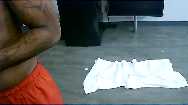 Snapshot of 214KingLonggg chatting on 03/15/26, 10:21 214KingLonggg online show from 03/15/26, 10:21