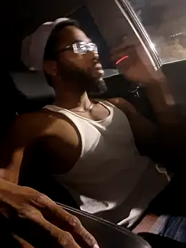 Snapshot of 214KingLonggg chatting on 03/27/26, 11:43 214KingLonggg online show from 03/27/26, 11:43