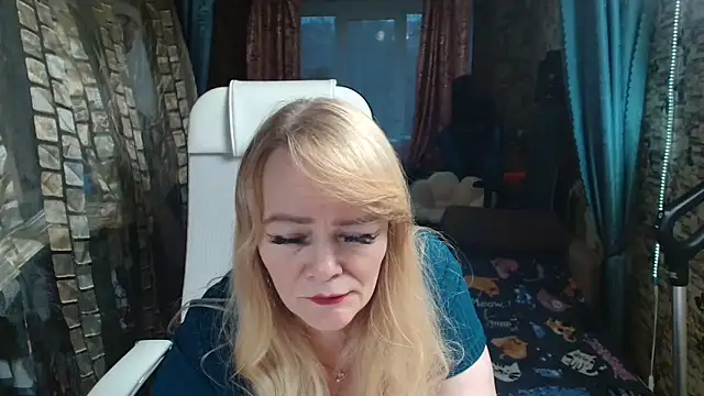 Sweet-blonde online show from 11/13/25, 10:03