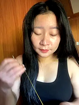 violet-00 online show from 10/05/25, 01:37