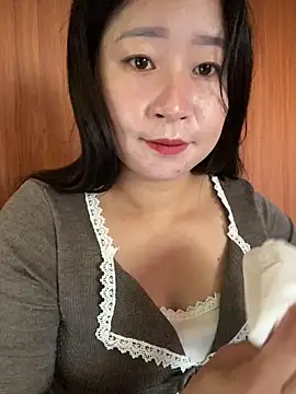 violet-00 online show from 10/18/25, 01:30