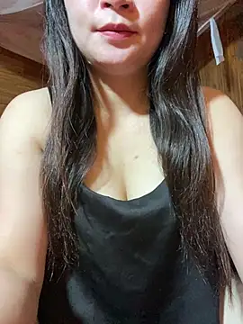 Snapshot of violet-00 chatting on 05/15/26, 10:50 violet-00 online show from 05/15/26, 10:50