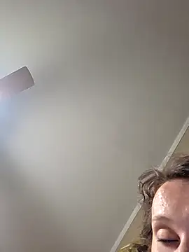 brunettebabexo3 online show from 10/24/25, 07:27