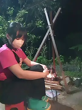 Snapshot of Helen-Tran chatting on 10/25/25, 12:56 Helen-Tran online show from 10/25/25, 12:56