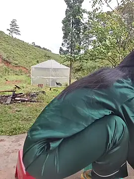 Snapshot of Helen-Tran chatting on 10/26/25, 01:33 Helen-Tran online show from 10/26/25, 01:33