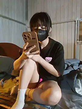 Snapshot of Helen-Tran chatting on 10/28/25, 11:47 Helen-Tran online show from 10/28/25, 11:47