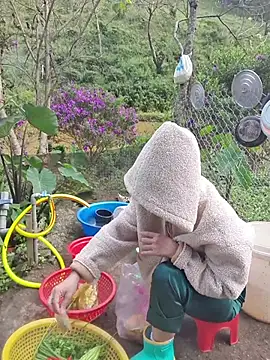 Snapshot of Helen-Tran chatting on 10/29/25, 02:58 Helen-Tran online show from 10/29/25, 02:58