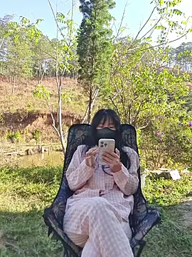 Snapshot of Helen-Tran chatting on 02/05/26, 01:21 Helen-Tran online show from 02/05/26, 01:21